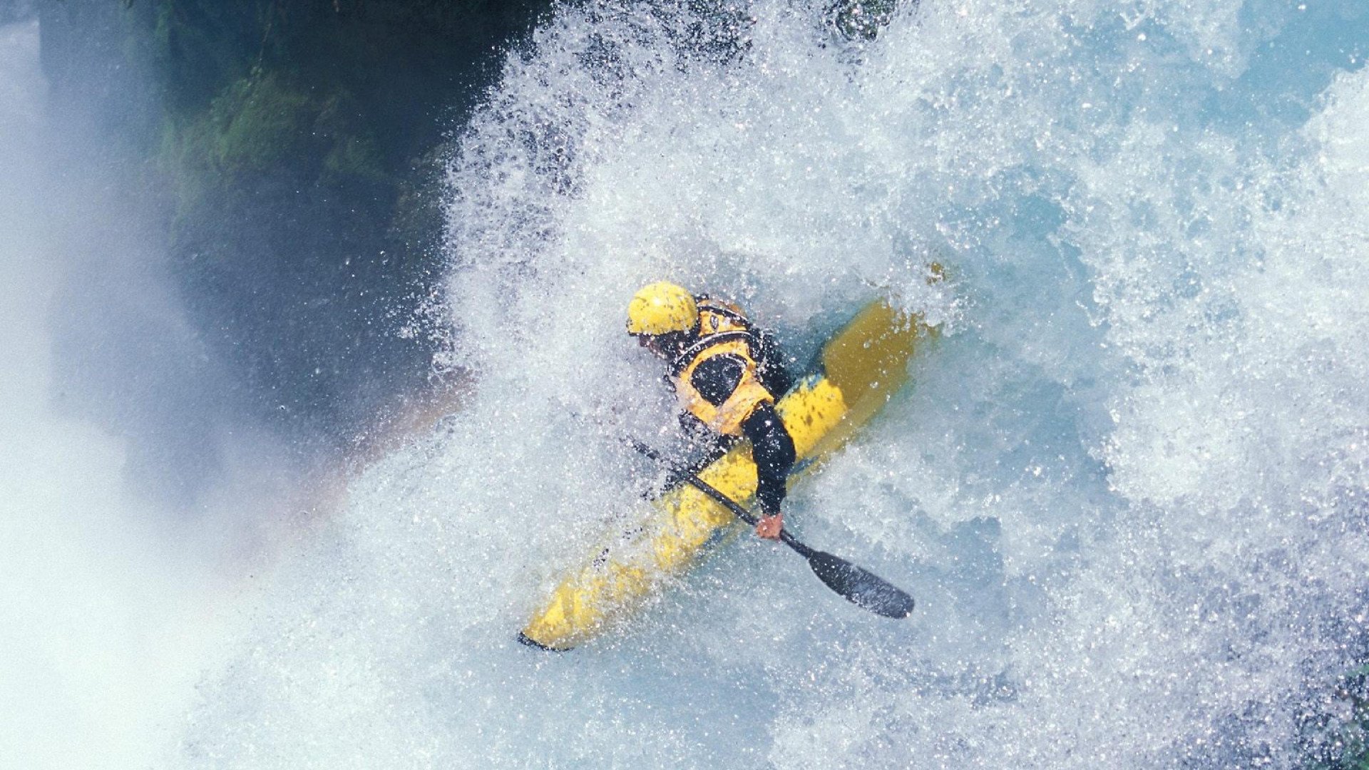 自由泳冲刺阶段技术动作更有力，自由泳短距离冲刺